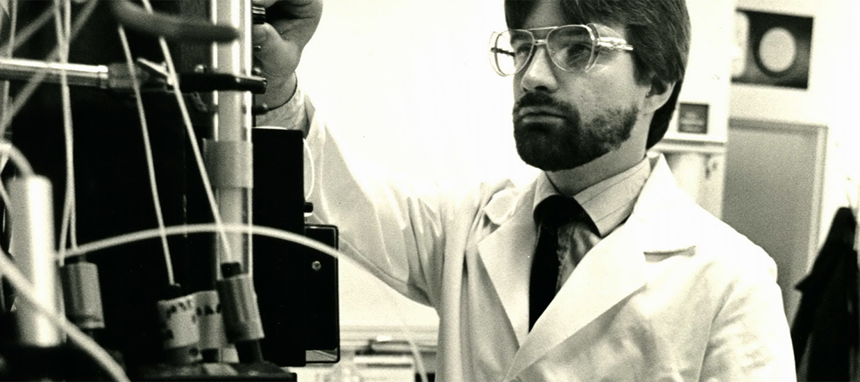 ww5 scientist studies the structure of the HIV-1 protease