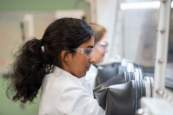 woman scientist using gloves
